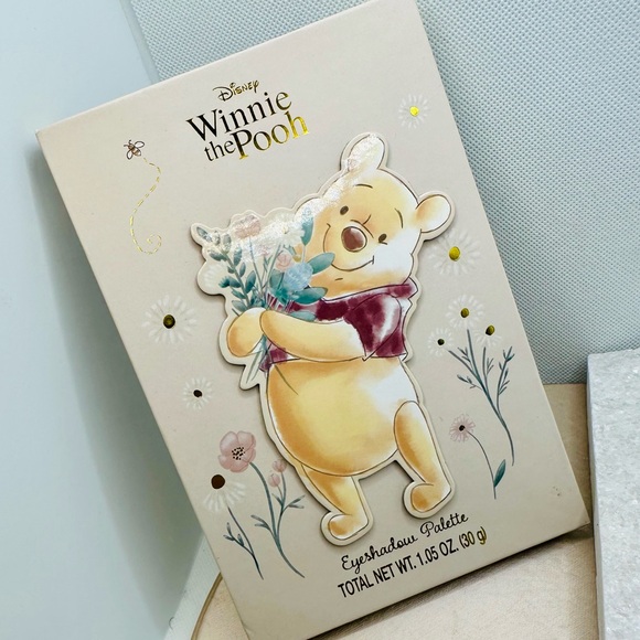 NEW! Disney Winnie the Pooh Eyeshadow Palette 12 Shades Full Size w/ Mirror - Picture 3 of 13
